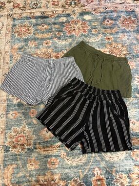 Old Navy Olive, Gray Stripe & Briggs Black Stripe Shorts Trio Sz M